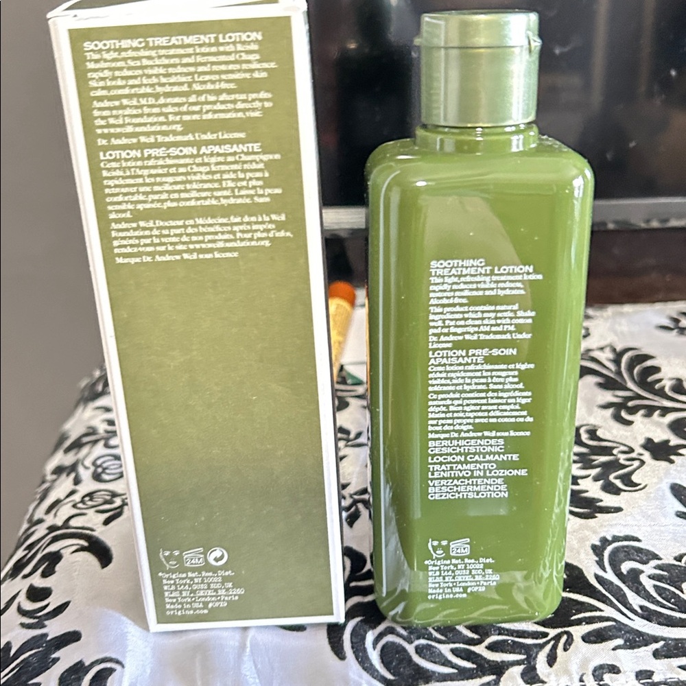 Origins Mega-Mushroom Soothing Lotion in Green nib - Picture 3 of 3